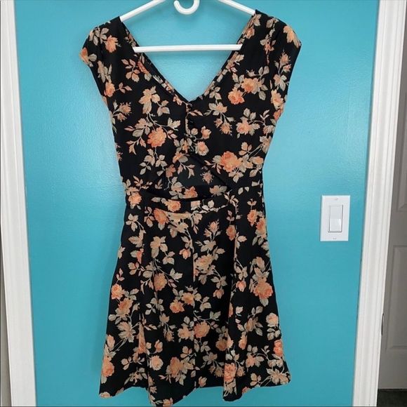 JACK B | Floral Pinup Style Dress - Picture 9 of 9